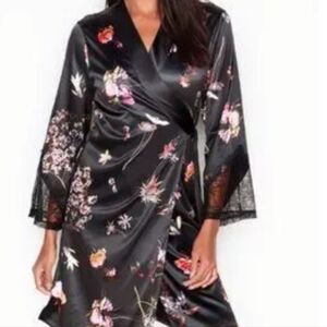 NEW Victoria's Secret Floral Lace Chantilly Kimono Robe XS